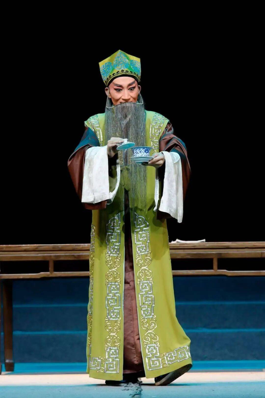 展现云南传统戏曲魅力<strong></p>
<p>金安国纪股票</strong>！玉溪作品《先生好茶》亮相全国舞台