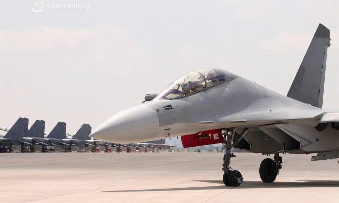 央视官宣:歼-16可挂载副油箱<strong></p>
<p>金安国纪股票</strong>!网友:航程加到7000公里有必要?