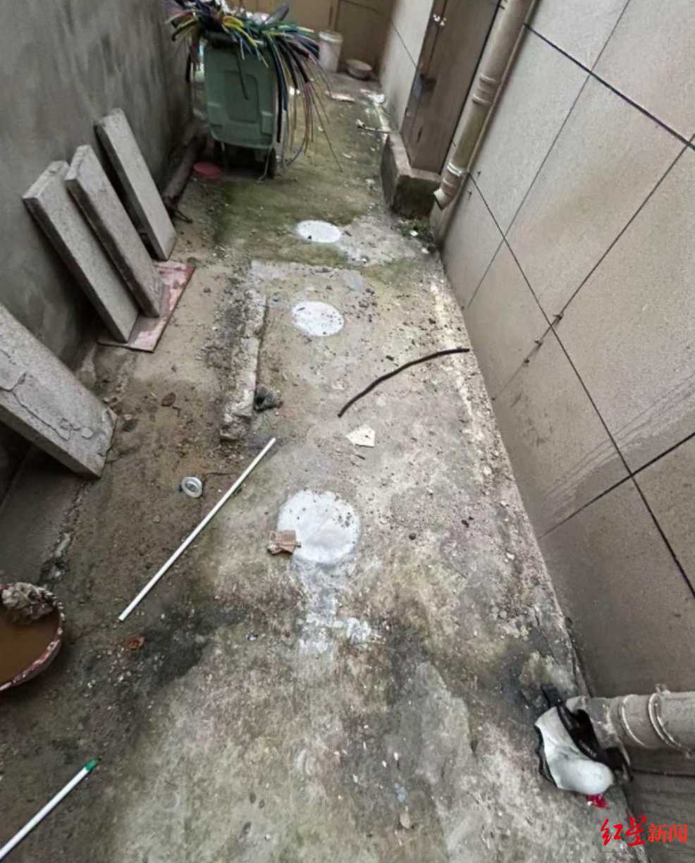 探访“业主私挖近300平方米地下室”现场:被挖区域已回填至地面<strong></p>
<p>金安国纪股票</strong>,涉案业主担任多家公司高管