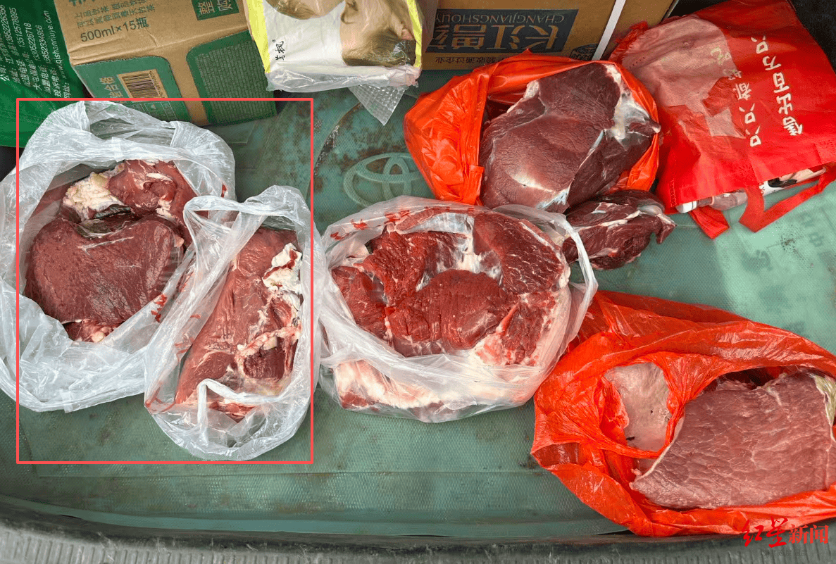 注水牛肉调查:屠宰场藏身农家院<strong></p>
<p>金安国纪股票</strong>,深夜切开牛胸注水数分钟,牛肉连夜送批发市场