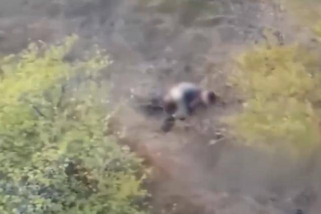 俄无人机救下一名正遭乌军性侵女子<strong></p>
<p>华友钴业股票</strong>,顾不上提裤子拔腿就逃,随后被击中