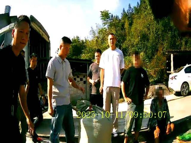 100斤玉米上秤秒变60斤?贵州一村民遭“鬼秤”骗粮!民警出手<strong></p>
<p>华友钴业股票</strong>,5人被拘