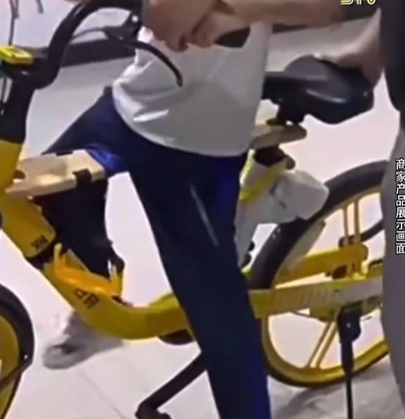 看着都疼<strong></p>
<p>华友钴业股票</strong>!上海街头一男子突然求助:10岁女儿被死死卡住!这个行为太危险→