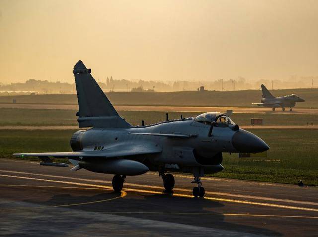 印尼豪掷90亿美元买歼-10<strong></p>
<p>华友钴业股票</strong>,不止看中战机,中械作战体系也来一套