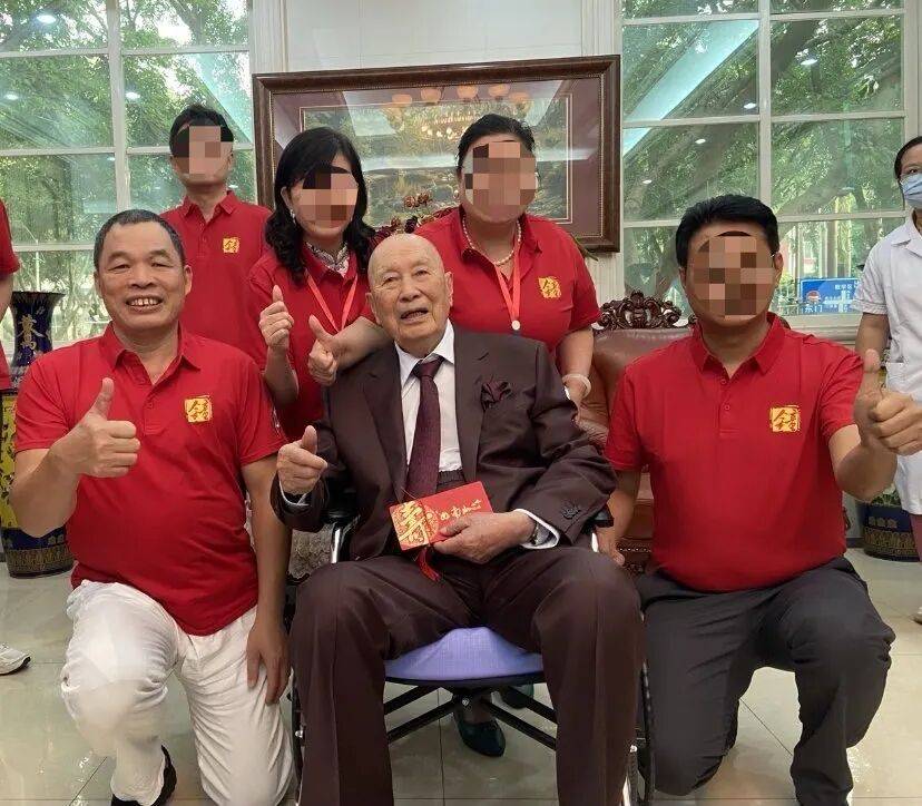 百岁院士声明“蹭合影”背后:双方交涉长达一年<strong></p>
<p>华友钴业股票</strong>,均称付诸法律