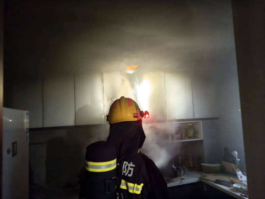 以案为鉴 | 家中起火前<strong></p>
<p>华友钴业股票</strong>，他们都曾接到一通电话……