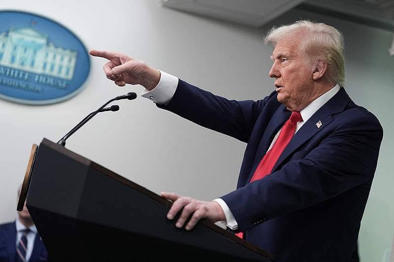 美国再次威胁对华加税100%<strong></p>
<p>赛为智能股票</strong>，我们应该怎么办？