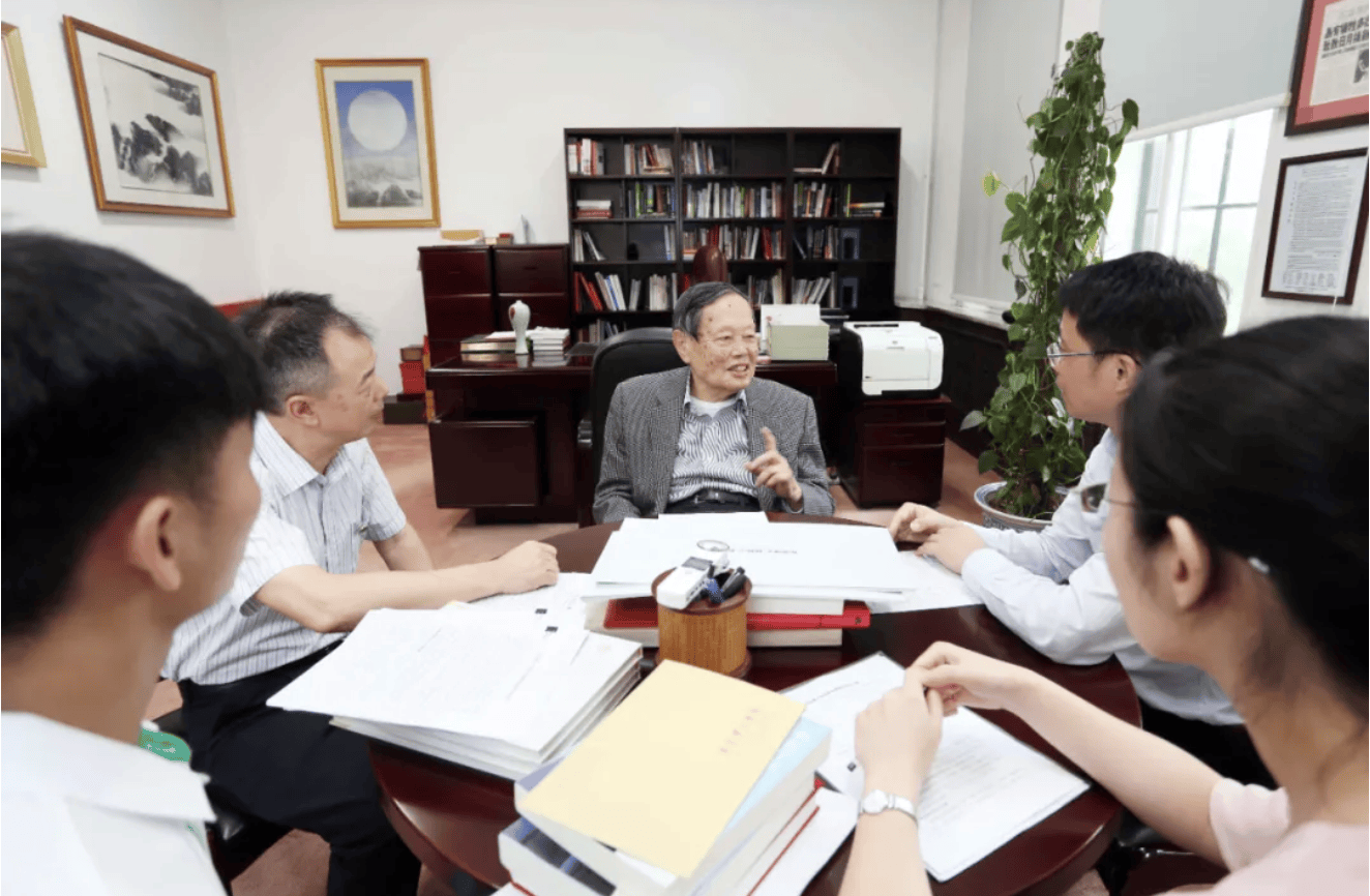 杨振宁为什么连续32年担任东莞理工学院名誉校长<strong></p>
<p>网易股票</strong>?