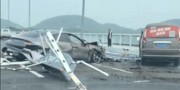 车轮飞滚十余米！武汉小米SU7断轴撞护栏<strong></p>
<p>贝因美股票</strong>，一月内两起脱落事故，官方回应仍含糊