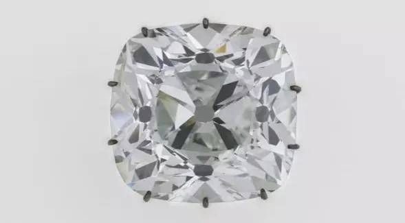 卢浮宫被盗的珠宝中<strong></p>
<p>贝因美股票</strong>,有拿破仑送给妻子的爱情信物