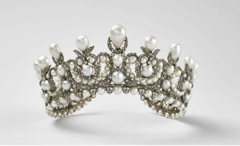 卢浮宫被盗的珠宝中<strong></p>
<p>贝因美股票</strong>,有拿破仑送给妻子的爱情信物