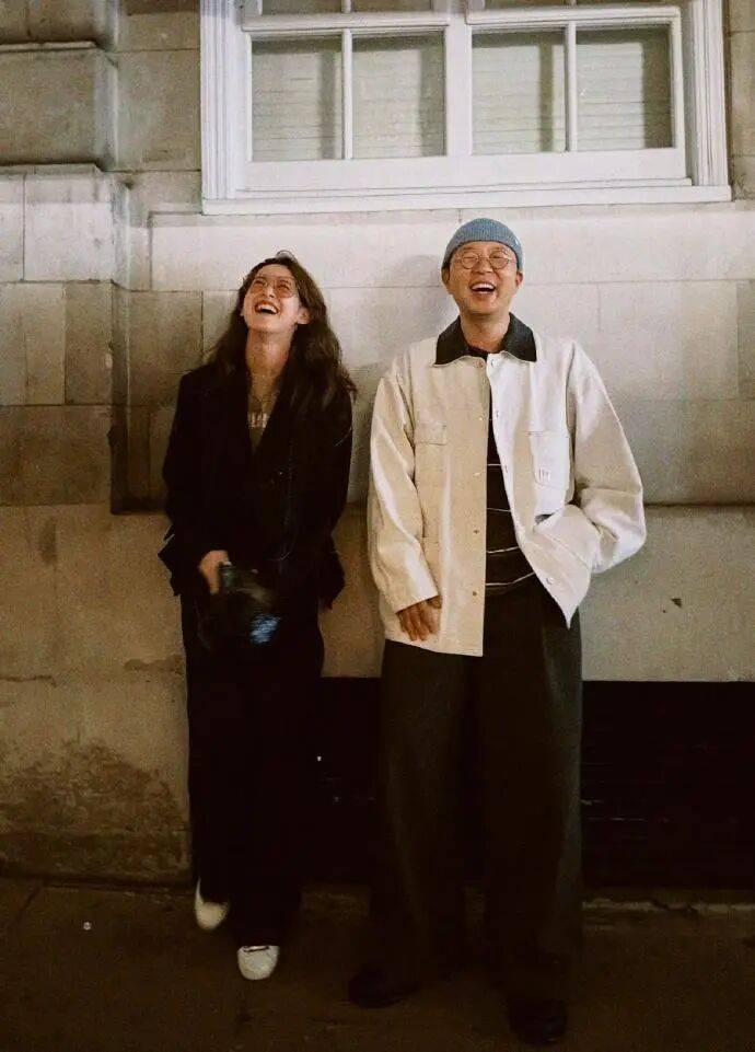 杜海涛章泽天伦敦看展合影<strong></p>
<p>股票指数</strong>,网友直呼神奇:没想到他俩还认识