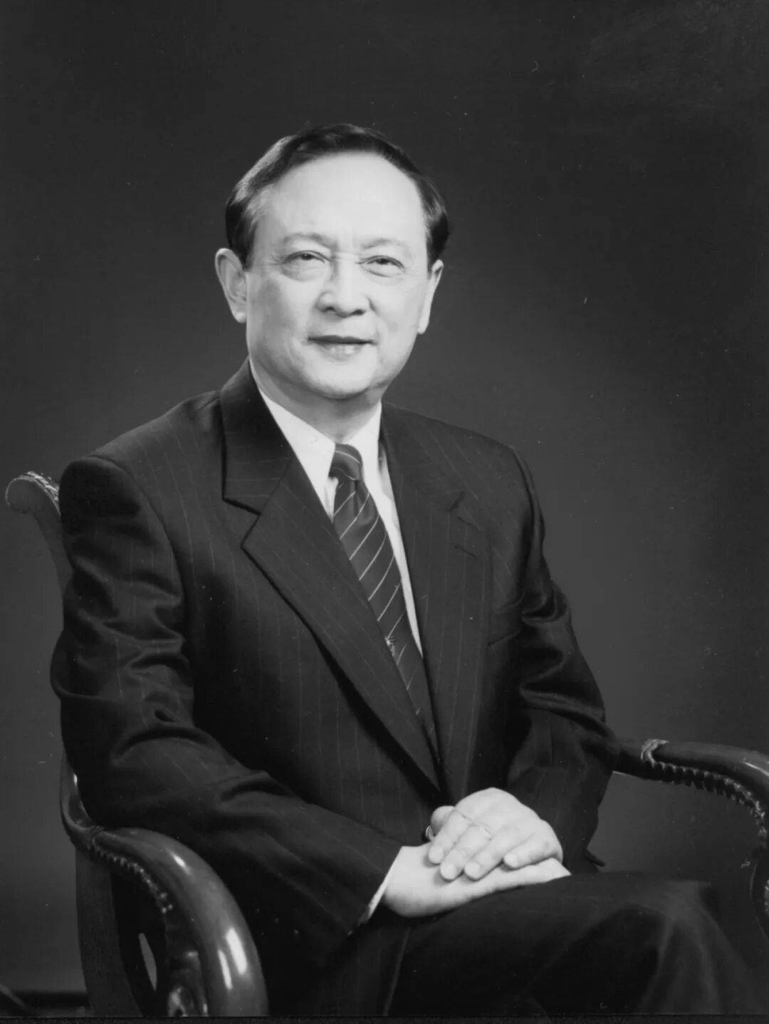 重大损失<strong></p>
<p>股票指数</strong>!周国治先生在美去世