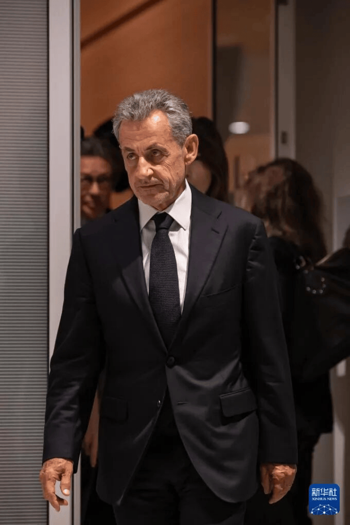 70岁法国前总统萨科齐的“坐牢style”:入狱前密会马克龙<strong></p>
<p>海澜之家股票</strong>,入狱后开始写书