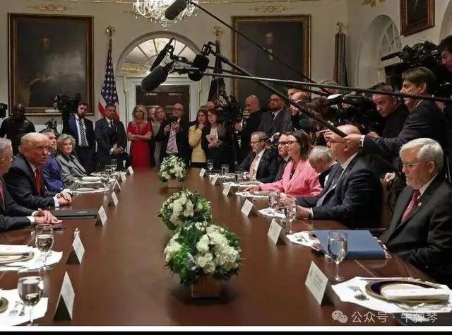 他被特朗普当众羞辱<strong></p>
<p>海澜之家股票</strong>,全场都在哄笑