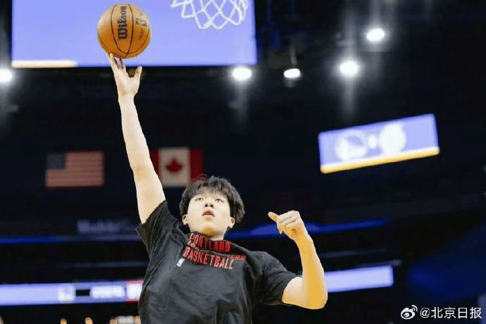 杨瀚森迎NBA常规赛首秀<strong></p>
<p>海澜之家股票</strong>,两罚全中拿到个人NBA生涯首分;此前出场时播音字幕都是中文