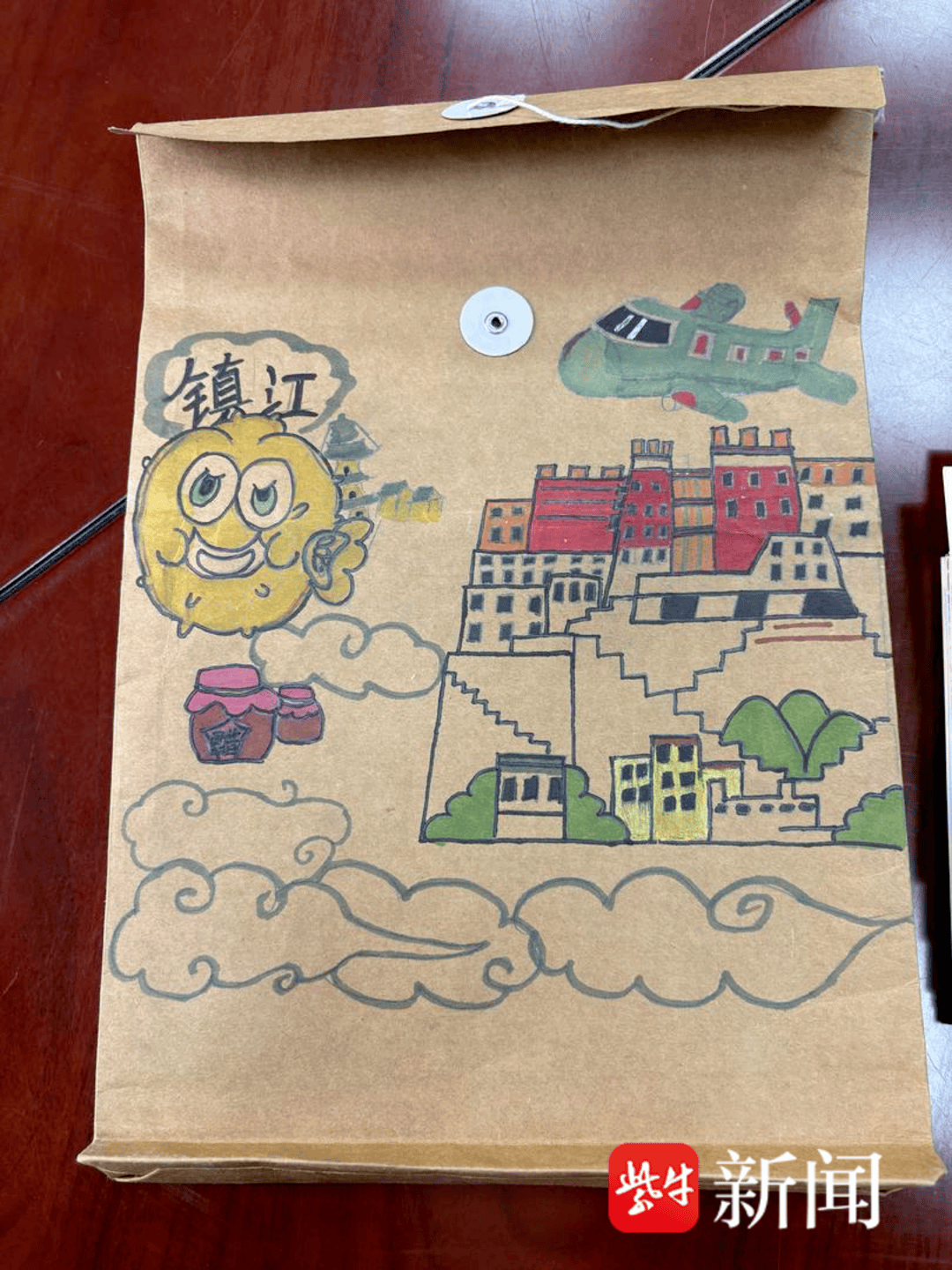 “叔叔是江苏的<strong></p>
<p>海澜之家股票</strong>，将来一定带你们去看看！”镇江警官不忘承诺，四次组织近百名藏区学子来苏研学