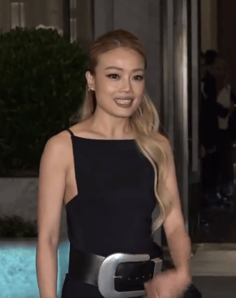 容祖儿回应与成龙误会<strong></p>
<p>君正集团股票</strong>!称成龙摸其后背争议是捕风捉影:我完全没感觉