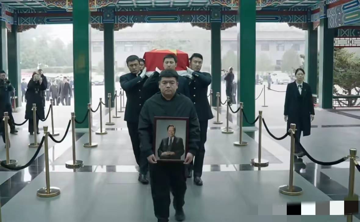 杨振宁追悼会很隆重<strong></p>
<p>君正集团股票</strong>,大儿子未现身,翁帆站家属首位,样子很憔悴