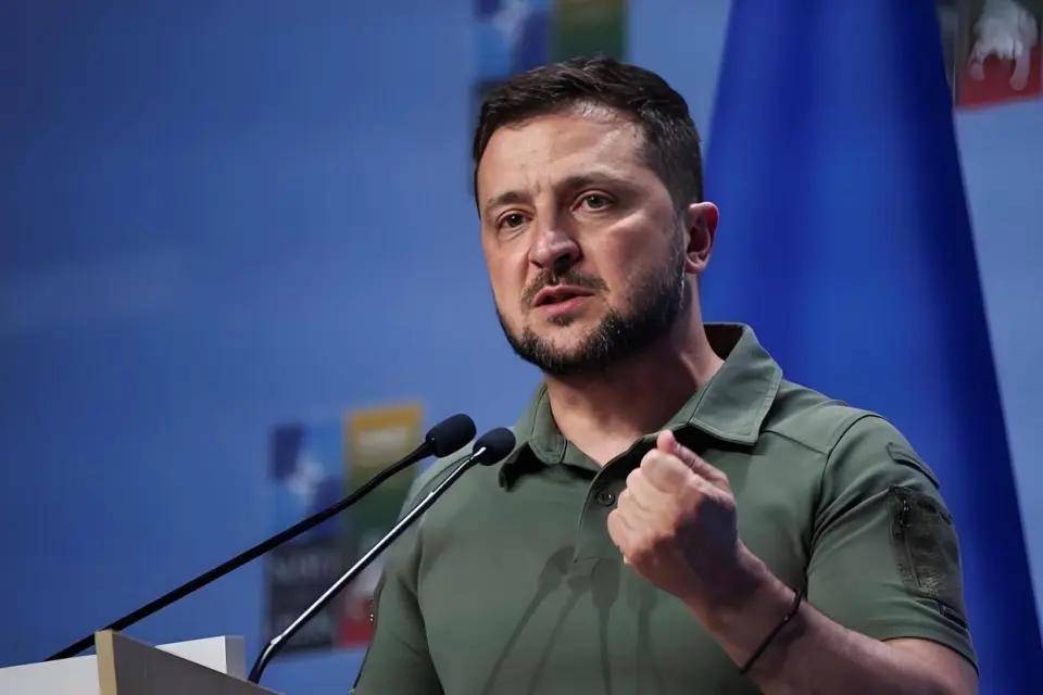 太炸裂了<strong></p>
<p>君正集团股票</strong>,泽连斯基竟然提交拜登黑料,获得面见特朗普的机会