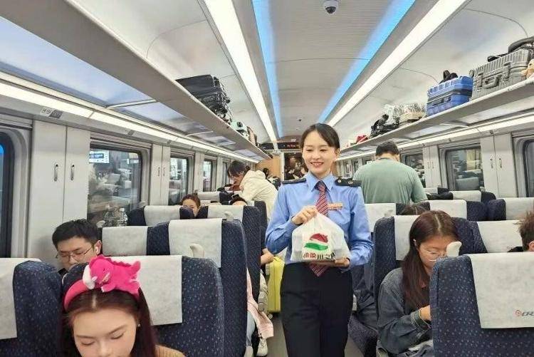 国铁成都局推出17元高铁盒饭:门店现炒<strong></p>
<p>君正集团股票</strong>,送餐到座