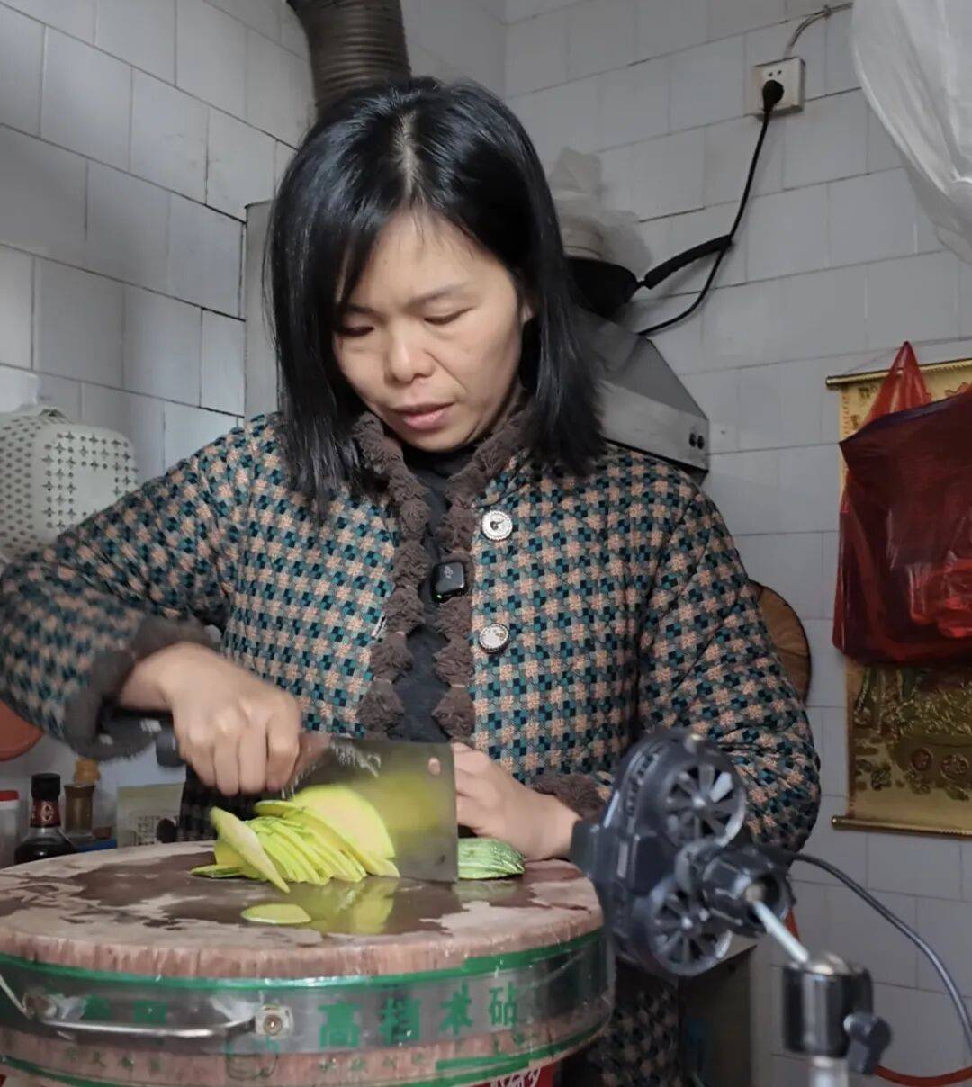 41岁武汉宝妈突然爆火!多次收到央视邀约<strong></p>
<p>君正集团股票</strong>,本人回应