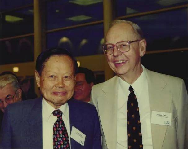 金灿荣:今日送别杨振宁<strong></p>
<p>君正集团股票</strong>,他的贡献已经远远超过诺贝尔奖