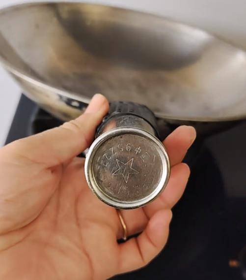 铁锅用了二三十年仍不粘不锈<strong></p>
<p>昆仑万维股票</strong>,女子在线寻厂家想“再买一个”,厂家称已停产