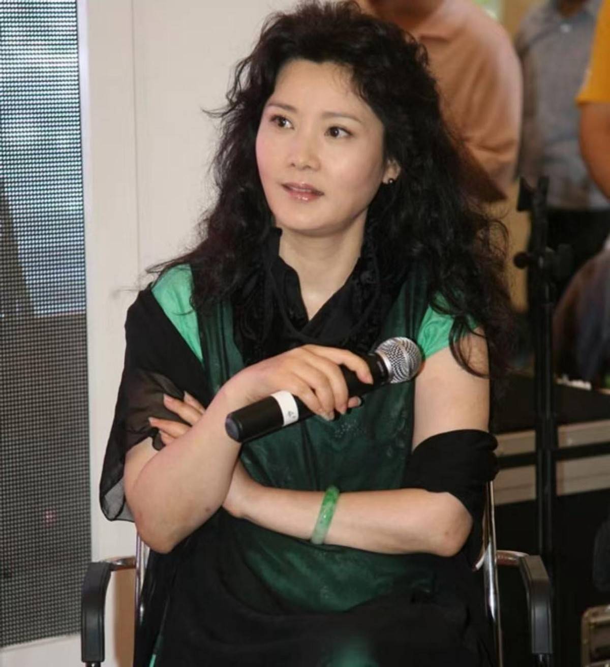 何赛飞怒斥张柏芝后道歉:<strong></p>
<p>昆仑万维股票</strong>我这个人脾气急并非针对人