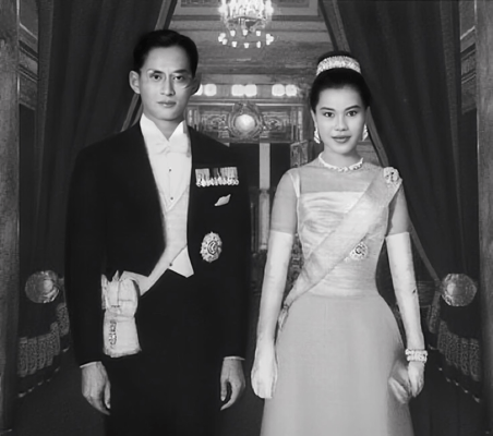 泰国王太后诗丽吉去世<strong></p>
<p>昆仑万维股票</strong>，留下19顶奢华王冠和她的传奇一生