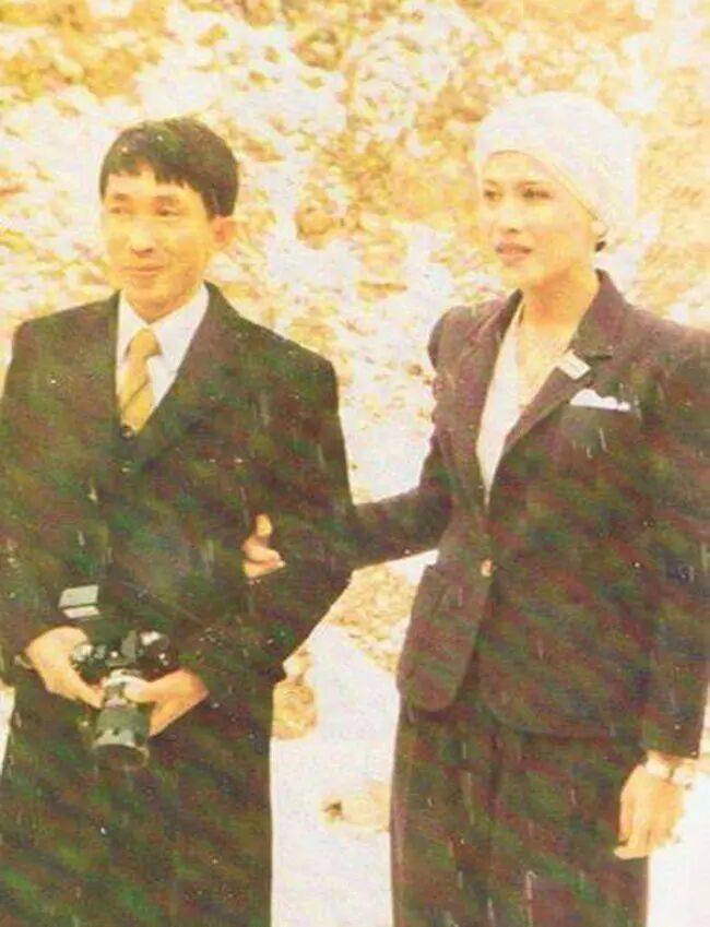 泰国王太后诗丽吉去世<strong></p>
<p>昆仑万维股票</strong>，留下19顶奢华王冠和她的传奇一生