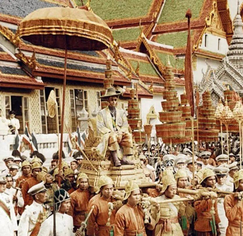 泰国王太后诗丽吉去世<strong></p>
<p>昆仑万维股票</strong>，留下19顶奢华王冠和她的传奇一生