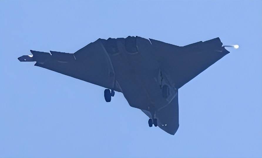 无空速管<strong></p>
<p>延华智能股票</strong>，疑似第二架歼-50：美国精神胜利法，新六代机东亚决战