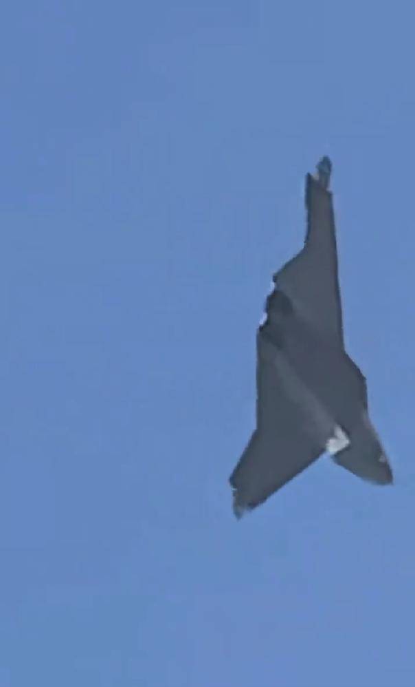 无空速管<strong></p>
<p>延华智能股票</strong>，疑似第二架歼-50：美国精神胜利法，新六代机东亚决战