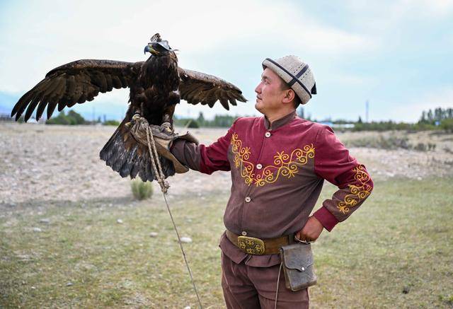 青年说 | 到中亚<strong></p>
<p>延华智能股票</strong>，奔赴一场激动人心的“探秘”