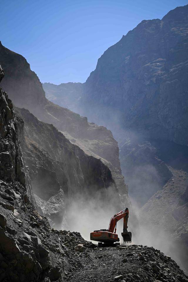 青年说 | 到中亚<strong></p>
<p>延华智能股票</strong>，奔赴一场激动人心的“探秘”