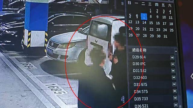 临沂俩小伙偷摸去派出所门口放下<strong></p>
<p>延华智能股票</strong>了…