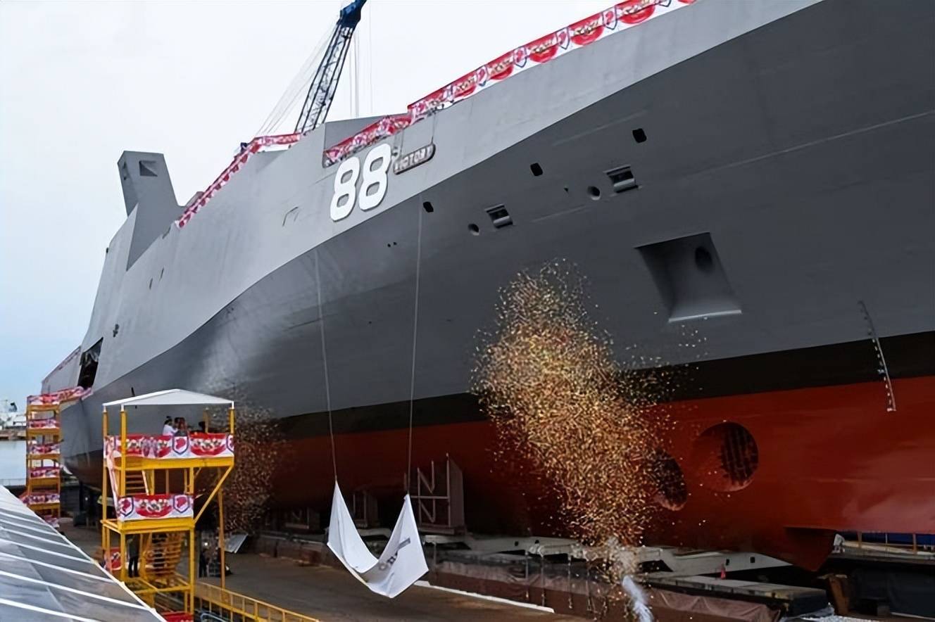 人口不足600万的小国<strong></p>
<p>延华智能股票</strong>，建造8000吨级大型战舰，新加坡“胜利号”多用途战斗舰亮相