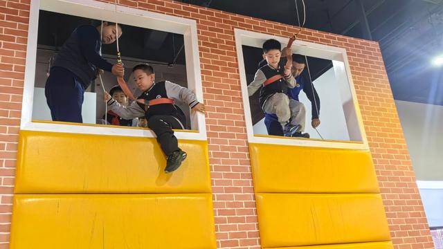 “泉民消防<strong></p>
<p>中国卫星股票</strong>,生命至上”山东师范大学附属小学2024级7班雏鹰小队活动举行