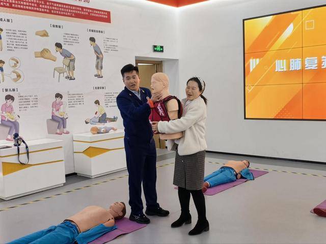 “泉民消防<strong></p>
<p>中国卫星股票</strong>,生命至上”山东师范大学附属小学2024级7班雏鹰小队活动举行