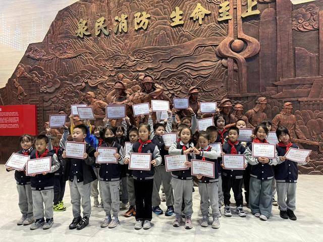 “泉民消防<strong></p>
<p>中国卫星股票</strong>,生命至上”山东师范大学附属小学2024级7班雏鹰小队活动举行