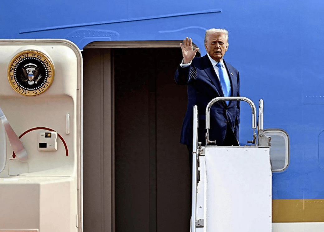 火速赶回国的特朗普<strong></p>
<p>中核科技股票</strong>，在专机空军一号上，亲口说出此行最大遗憾