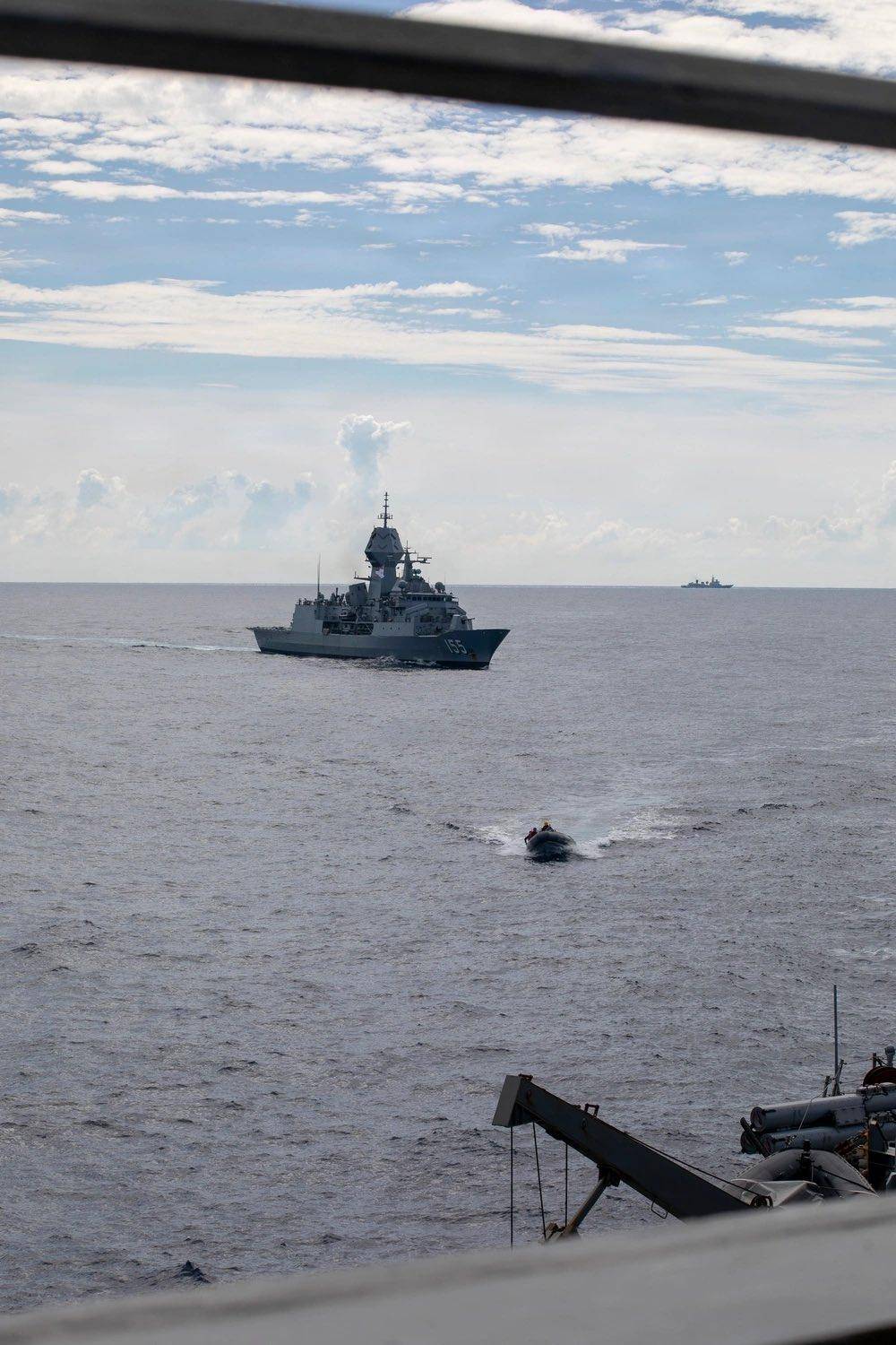 美军再度遭遇耻辱时刻:中国海军6艘战舰包围<strong></p>
<p>蓝思科技股票</strong>,815舰插入南海演习