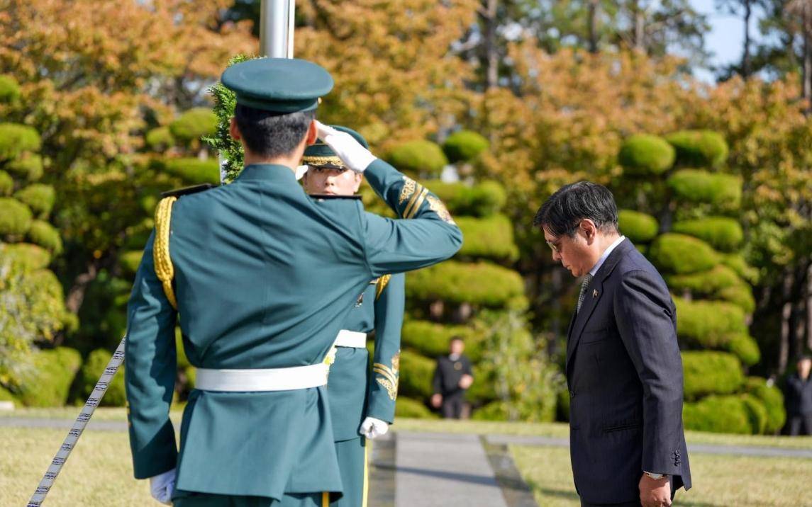 美军再度遭遇耻辱时刻:中国海军6艘战舰包围<strong></p>
<p>蓝思科技股票</strong>,815舰插入南海演习