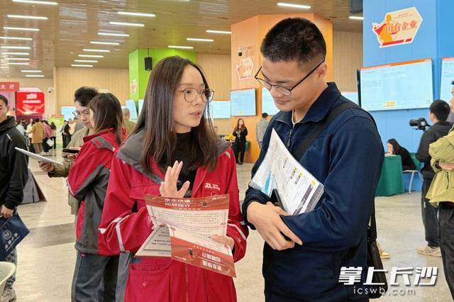 700余名退役军人及军属长沙求职<strong></p>
<p>蓝思科技股票</strong>，165人达成意向