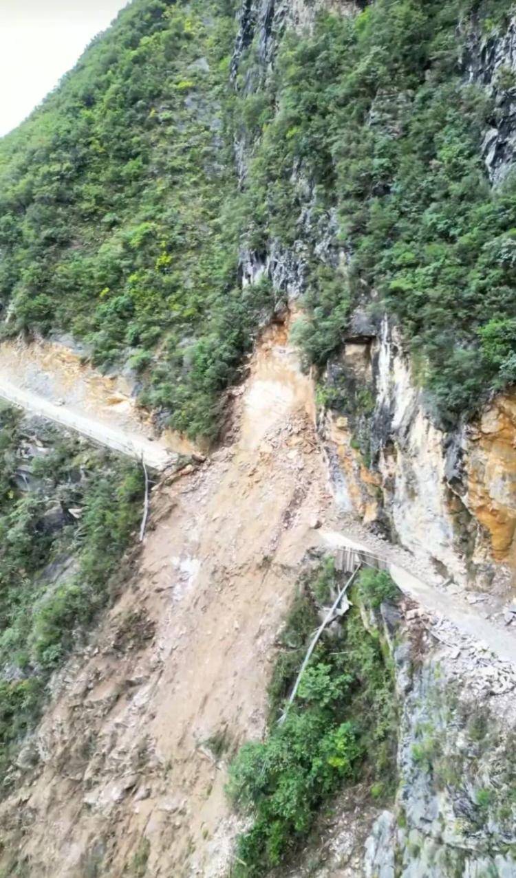 重庆网红“挂壁公路”垮塌<strong></p>
<p>蓝思科技股票</strong>，附近村民外出绕行已半月盼修复，当地：已完成排危，正在修