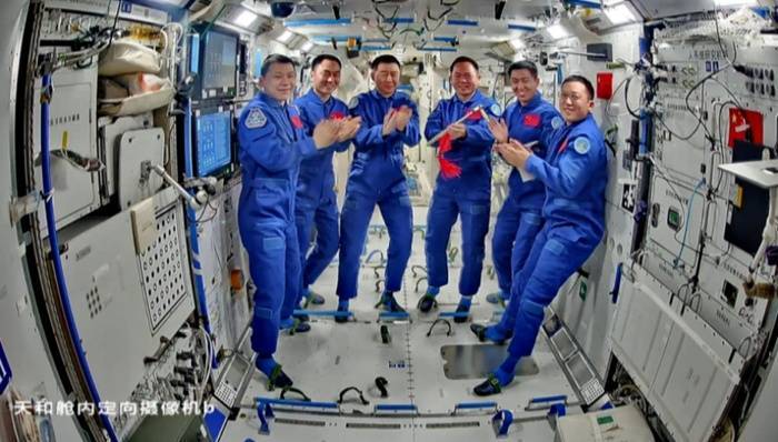 疑似遭空间微小碎片撞击<strong></p>
<p>蓝思科技股票</strong>,神舟二十号返回任务将推迟进行