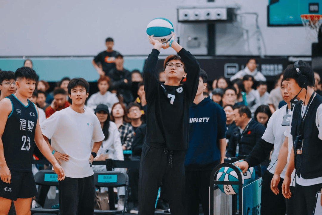 复旦、交大、同济等八大高校集结<strong></p>
<p>中国能建股票</strong>，得物App“新生杯”篮球赛首战上海