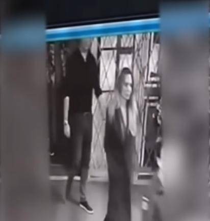 安吉丽娜·朱莉访乌<strong></p>
<p>中国能建股票</strong>，保镖被带走