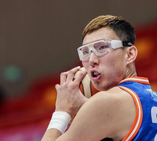 周琦33+14击溃北京队 四川晋级半决赛将对阵浙江